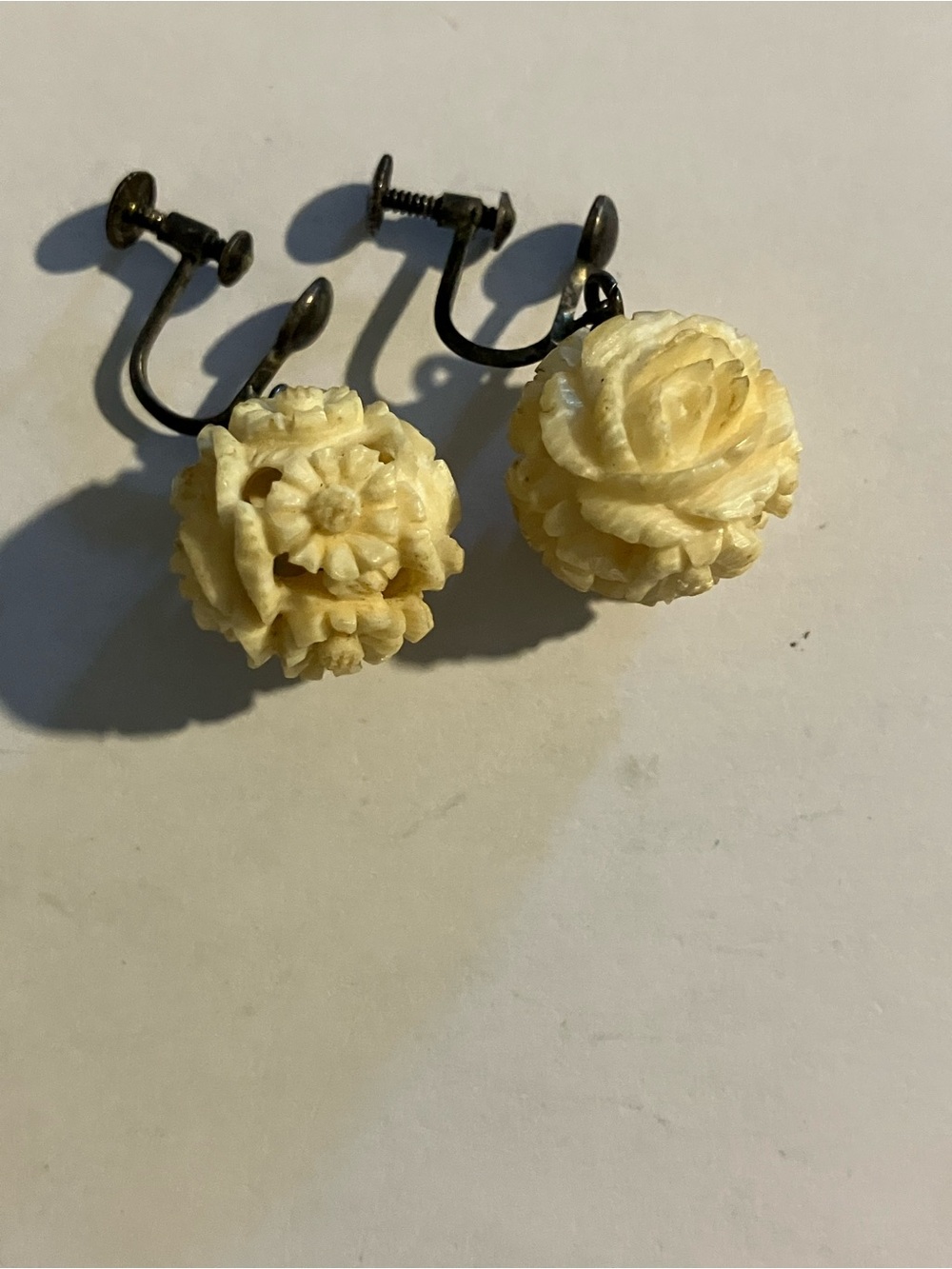 Vintage Floral Carved Clip-On Earrings in Cream- Marked Silver Backs